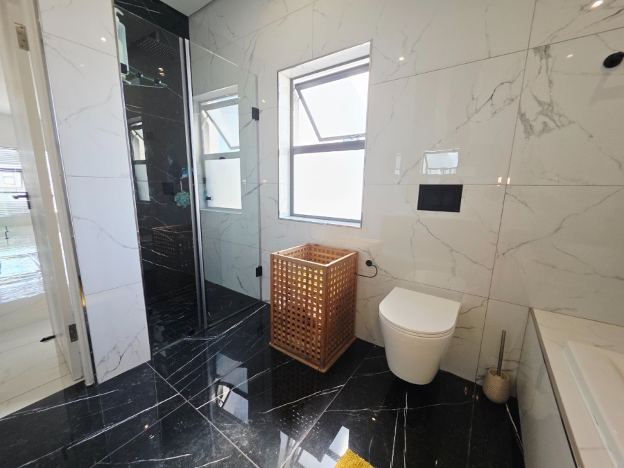 5 Bedroom Property for Sale in Sandown Western Cape